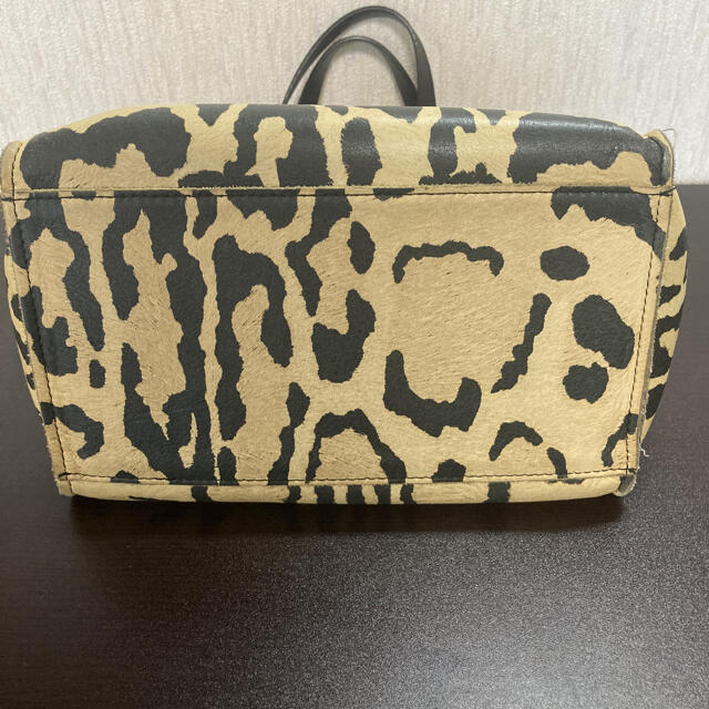 Furla(フルラ)のhiroさん専用⭐︎ フルラ　アニマル　ジラフ　リバーシブル　正規品 レディースのバッグ(ハンドバッグ)の商品写真