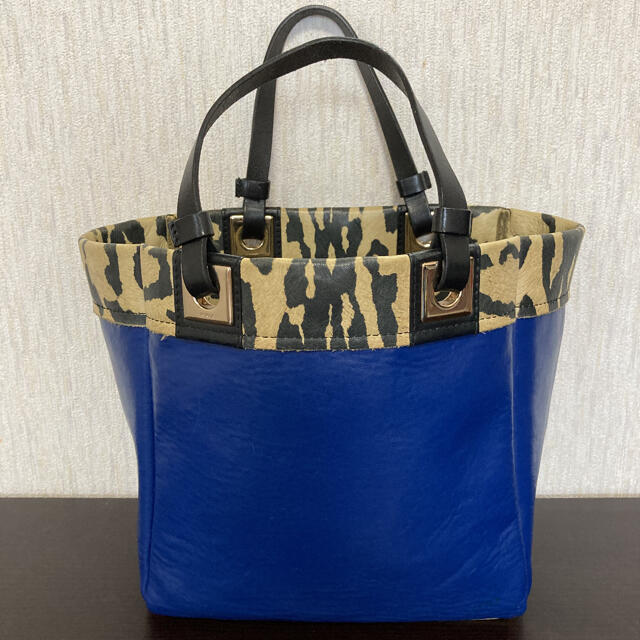 Furla(フルラ)のhiroさん専用⭐︎ フルラ　アニマル　ジラフ　リバーシブル　正規品 レディースのバッグ(ハンドバッグ)の商品写真