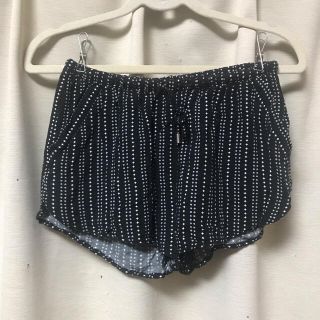 エイチアンドエム(H&M)の【くまさん様専用】ショートパンツ　ブラック(ショートパンツ)