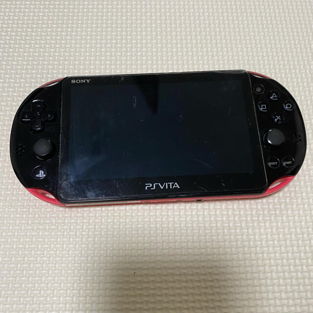 PlayStation Vita(プレイステーションヴィータ)のPSvita PCH-2000 本体 メモリーカード16GB エンタメ/ホビーのゲームソフト/ゲーム機本体(携帯用ゲーム機本体)の商品写真