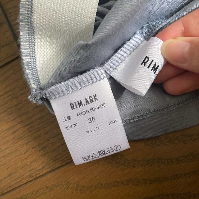 ENFOLD(エンフォルド)のRIM.ARK Cutting off volume tops ブルー レディースのトップス(シャツ/ブラウス(長袖/七分))の商品写真