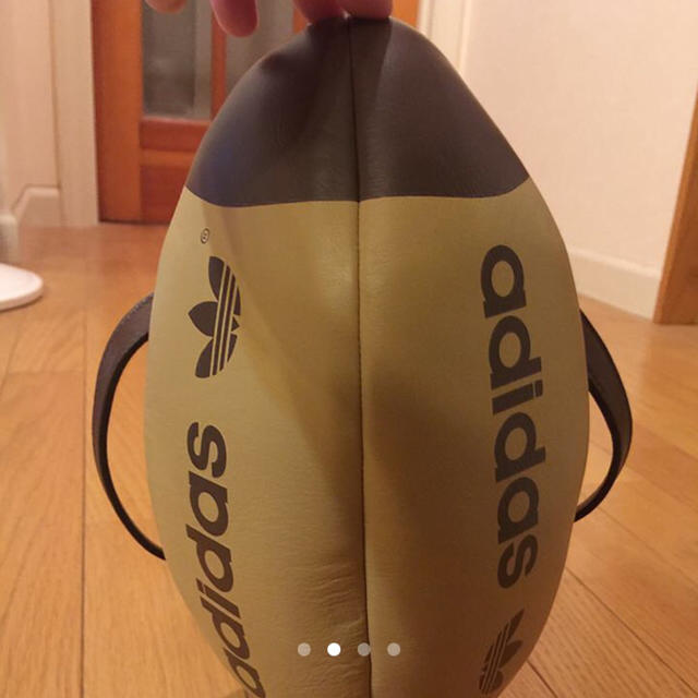 adidas(アディダス)の☆adidas ☆ ラグビーボール型・牛革ハンドバッグ レディースのバッグ(ハンドバッグ)の商品写真