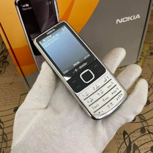 スマートフォン/携帯電話Nokia 6700 chrome