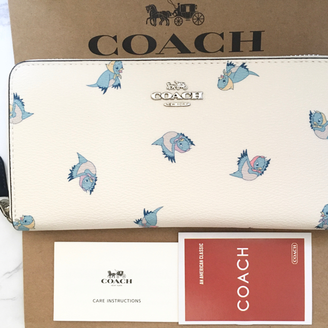 COACH(コーチ)の【新品　未使用　可愛い】コーチ　長財布　シンデレラコラボ　青い鳥　ホワイト レディースのファッション小物(財布)の商品写真