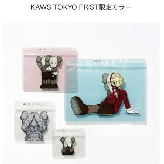 メディコムトイ(MEDICOM TOY)のkaws tokyo first keyholder カウズ パケ(その他)