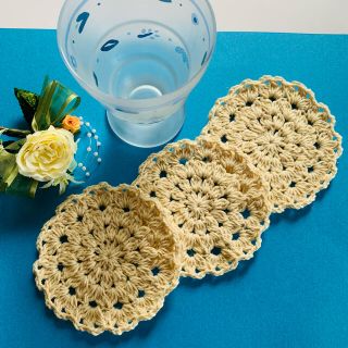 手編みドイリー　コースター　3枚　ハンドメイド(キッチン小物)