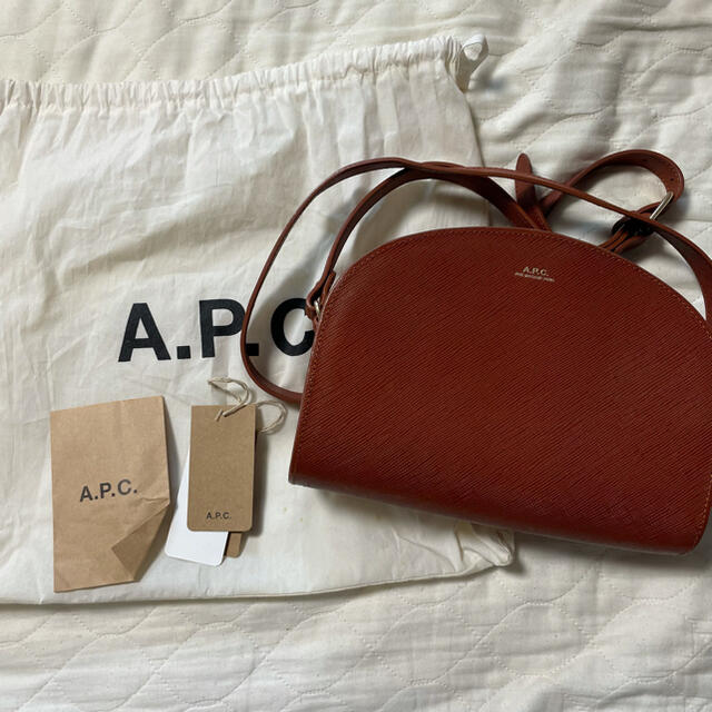 ✨美品✨ A.P.C ハーフムーン ショルダーバッグ エンボス　ダークブラウン