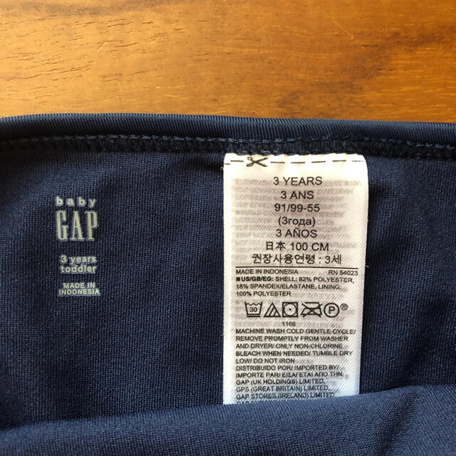 GAP Kids(ギャップキッズ)のスイムウェア　水着　gap 未使用　試着のみ キッズ/ベビー/マタニティのキッズ/ベビー/マタニティ その他(その他)の商品写真