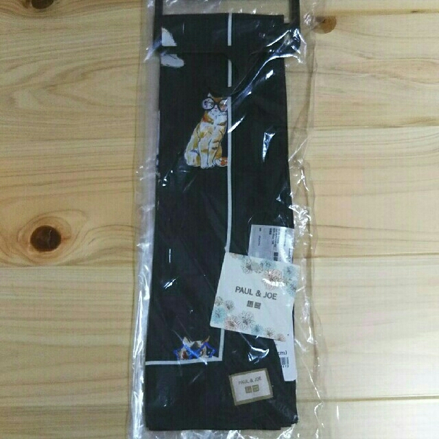 PAUL & JOE(ポールアンドジョー)のユニクロUNIQLOポール&ジョーコラボポール & ジョー 猫柄の黒スカーフ レディースのファッション小物(バンダナ/スカーフ)の商品写真