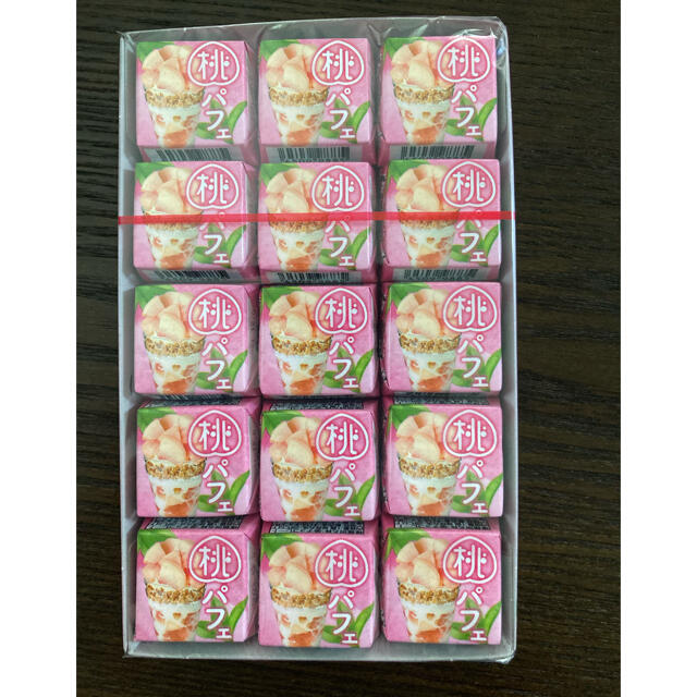 チロルチョコ♡桃パフェ 食品/飲料/酒の食品(菓子/デザート)の商品写真