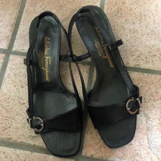 サルヴァトーレフェラガモ(Salvatore Ferragamo)のお値下げ♡サルヴァトーレフェラガモ ♡サンダル　351/2D(サンダル)