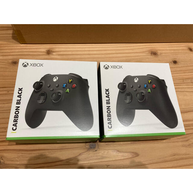 Xbox(エックスボックス)の新品未使用　xbox コントローラー　カーボンブラック2個 エンタメ/ホビーのゲームソフト/ゲーム機本体(その他)の商品写真