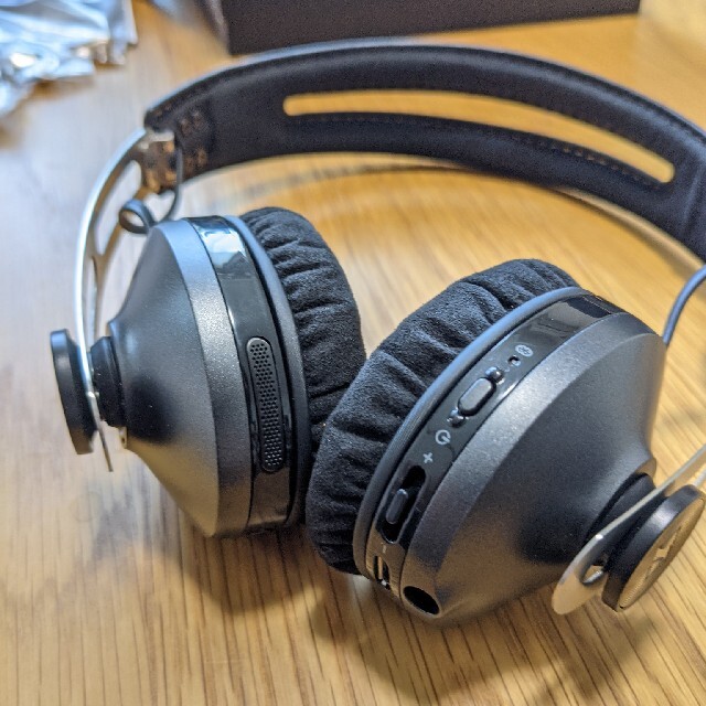 SENNHEISER(ゼンハイザー)の【連休限定価格】MOMENTUM On-Ear Wireless スマホ/家電/カメラのオーディオ機器(ヘッドフォン/イヤフォン)の商品写真