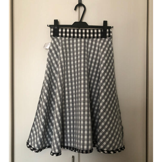 黒白チェックのフレアースカート　フリーサイズ レディースのスカート(ひざ丈スカート)の商品写真
