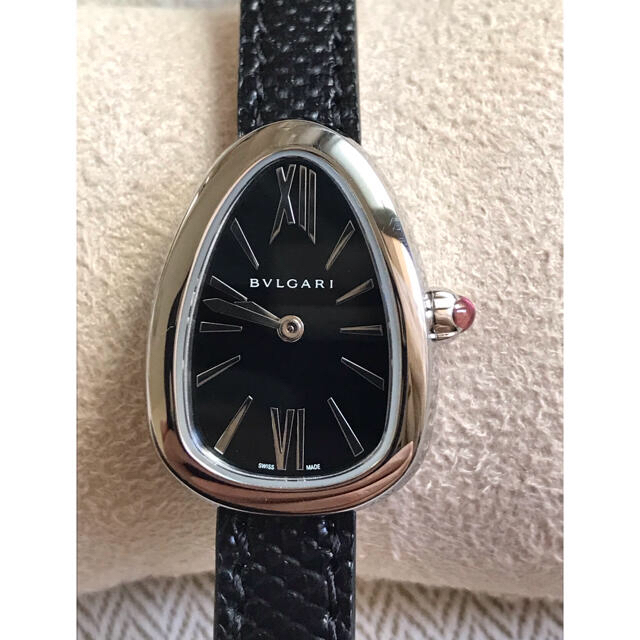 BVLGARI(ブルガリ)の【未使用】BVLGARI セルペンティ 黒　レディース レディースのファッション小物(腕時計)の商品写真