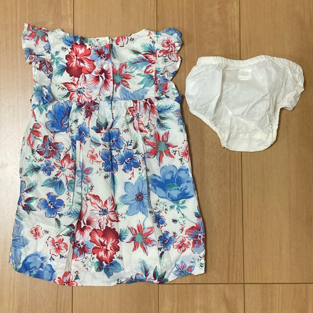 babyGAP(ベビーギャップ)の花柄ワンピース90 キッズ/ベビー/マタニティのキッズ服女の子用(90cm~)(ワンピース)の商品写真