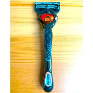 ジレ(gilet)のGillette カミソリ(カミソリ)