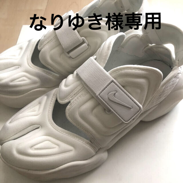 NIKE(ナイキ)のNIKE アクアリフト 白 25.0cm レディースの靴/シューズ(スニーカー)の商品写真