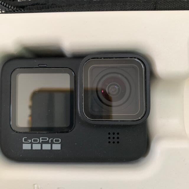 GoPro(ゴープロ)のGoPro HERO9 BLACK バッテリー予備2個　充電器付き　おまけ付き スマホ/家電/カメラのカメラ(コンパクトデジタルカメラ)の商品写真