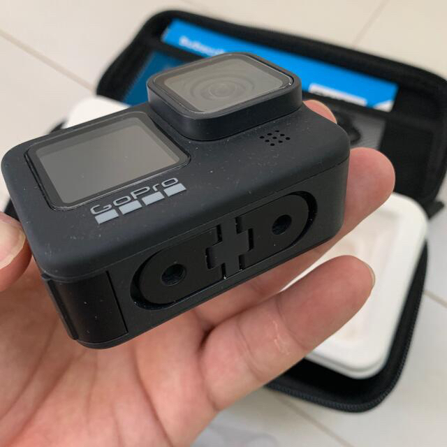 GoPro(ゴープロ)のGoPro HERO9 BLACK バッテリー予備2個　充電器付き　おまけ付き スマホ/家電/カメラのカメラ(コンパクトデジタルカメラ)の商品写真