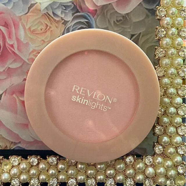 REVLON(レブロン)のケースに傷あり レブロン スキンライト プレスト パウダー 105 コスメ/美容のベースメイク/化粧品(フェイスパウダー)の商品写真