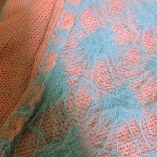 I am I(アイアムアイ)のronron nement 水色×ピンク 異素材 マフラー レディースのファッション小物(マフラー/ショール)の商品写真