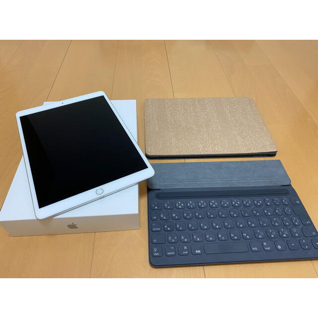 iPad Air第3世代 64GB大容量 純正キーボード付 付属品完備 - タブレット iPad Air第3世代 64GB大容量 純正キーボード付 付属品完備 - タブレット
