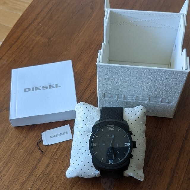 DIESEL(ディーゼル)のDIESEL 時計 ブラック ケース付き メンズの時計(腕時計(アナログ))の商品写真