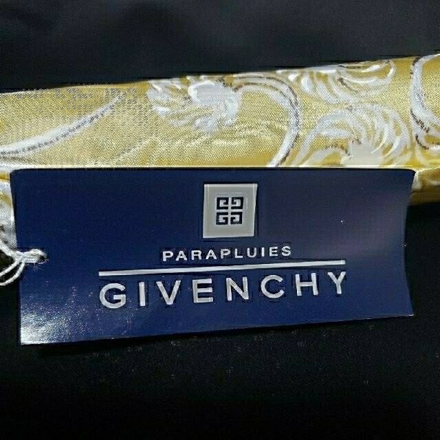 GIVENCHY(ジバンシィ)のジバンシー　折りたたみ傘　新品　未使用　タグ付き レディースのファッション小物(傘)の商品写真