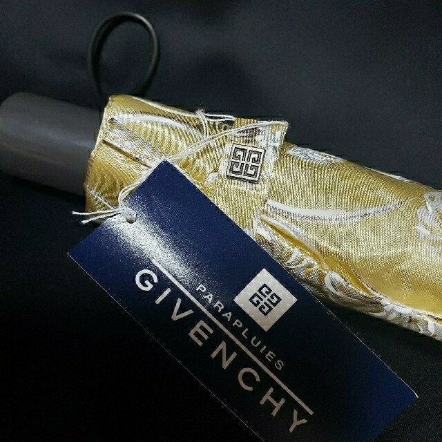 GIVENCHY(ジバンシィ)のジバンシー　折りたたみ傘　新品　未使用　タグ付き レディースのファッション小物(傘)の商品写真