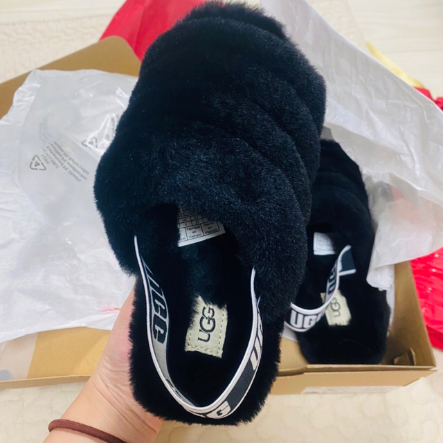 UGG(アグ)のUGG サンダル 23cm  US6 フラッフ イヤー レディースの靴/シューズ(サンダル)の商品写真