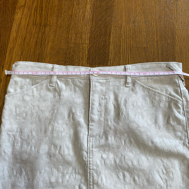 coen(コーエン)の【coen】ひざ丈スカート カモフラ柄ホワイト レディースのスカート(ひざ丈スカート)の商品写真