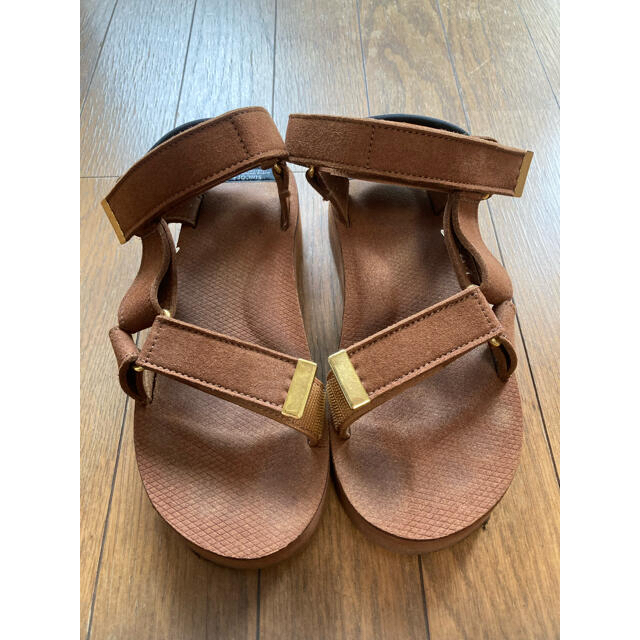 L'Appartement DEUXIEME CLASSE(アパルトモンドゥーズィエムクラス)のL'Appartement SUICOKE Strap Sandal 23サイズ レディースの靴/シューズ(サンダル)の商品写真