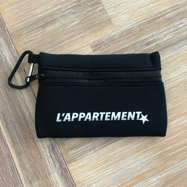 L'Appartement DEUXIEME CLASSE(アパルトモンドゥーズィエムクラス)のアパルトモン  Foam Pouch W/Carabiner レディースのファッション小物(ポーチ)の商品写真