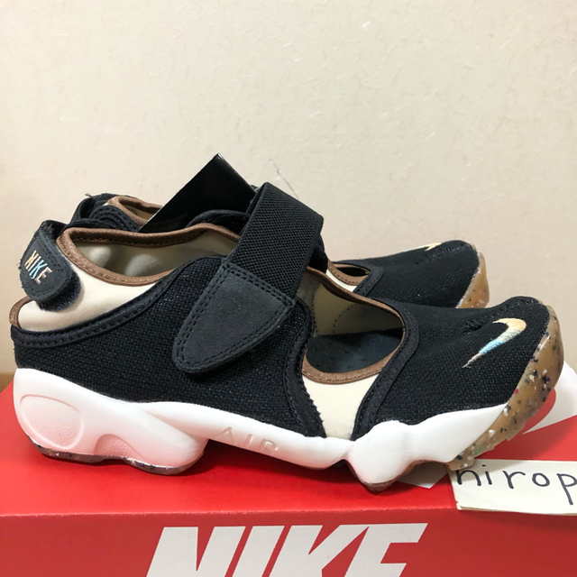 NIKE(ナイキ)のナイキ エア リフト NIKE WMNS AIR RIFT 24.0cm レディースの靴/シューズ(サンダル)の商品写真