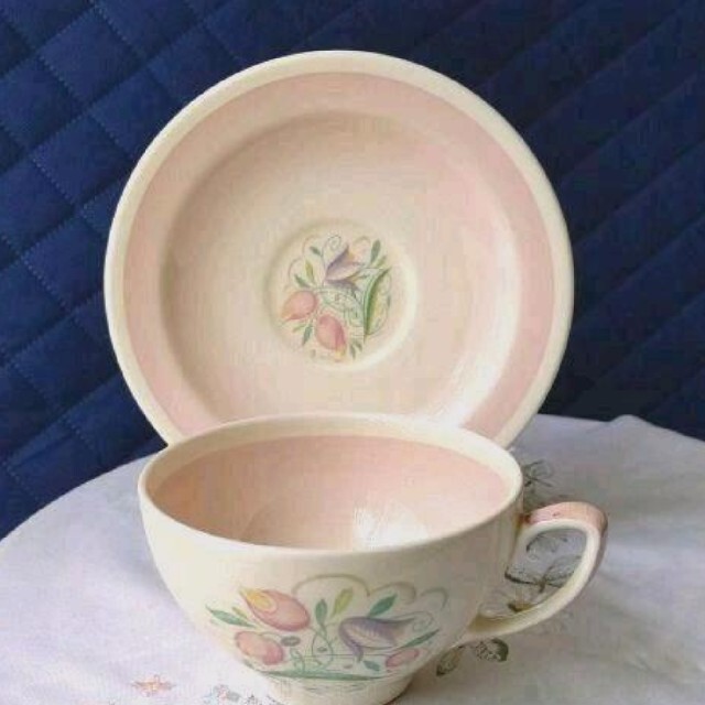 【売約済】英国陶芸家スージークーパー「ピンク ドレスデンスプレイ」カップソーサ