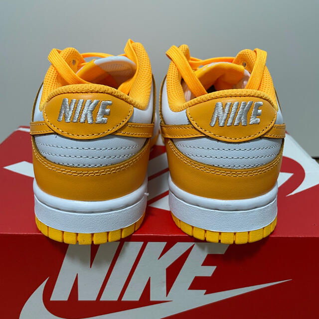 NIKE(ナイキ)のNIKE WMNS DUNK LOW LASER ORANGE 23.5cm レディースの靴/シューズ(スニーカー)の商品写真