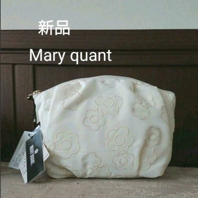 新品入荷 MARY QUANT - 新品 マリークワント フラッフィ舟形ポーチ オフホワイト  定価4950円 ポーチ