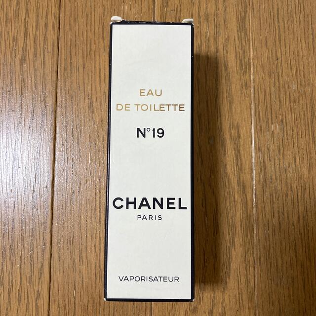 CHANEL(シャネル)のCHANEL オードトワレ　香水　№19 コスメ/美容の香水(香水(女性用))の商品写真