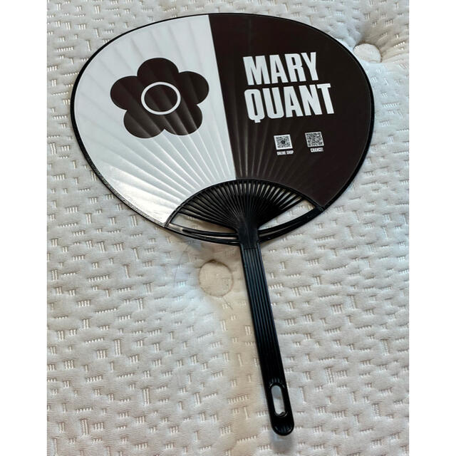 MARY QUANT(マリークワント)のマリークヮントMARY QUANTノベルティうちわ レディースのファッション小物(その他)の商品写真