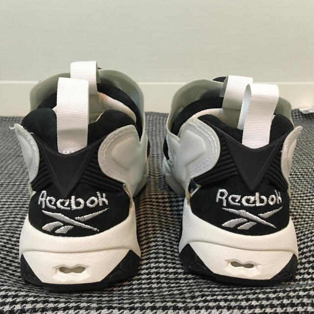 Reebok(リーボック)の【使用少・美品】リーボック インスタポンプフューリー AR0445 23.5cm レディースの靴/シューズ(スニーカー)の商品写真