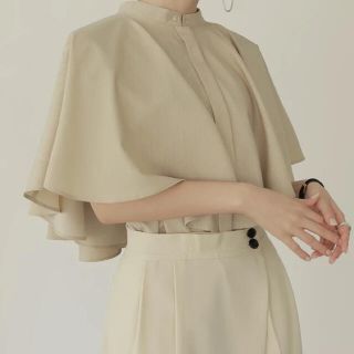 トゥデイフル(TODAYFUL)の【louren】drape cape blouse(シャツ/ブラウス(半袖/袖なし))