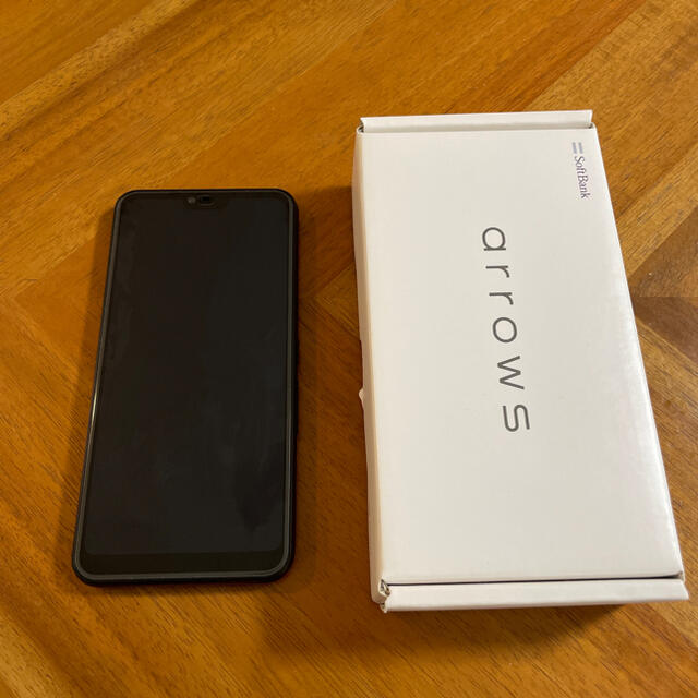 arrows(アローズ)の【新品未使用】arrows u Black SoftBank スマホ/家電/カメラのスマートフォン/携帯電話(スマートフォン本体)の商品写真