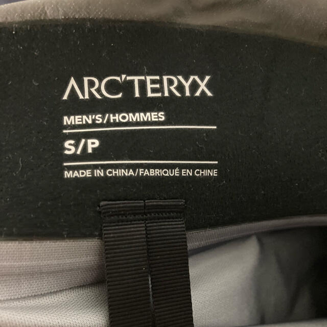 ARC'TERYX(アークテリクス)のアークテリクス ベータSL ハイブリッドジャケット Sサイズ メンズのジャケット/アウター(マウンテンパーカー)の商品写真