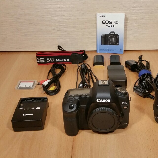 Canon Eos 5D Mark 2ボディ　他付属品付 スマホ/家電/カメラのカメラ(デジタル一眼)の商品写真