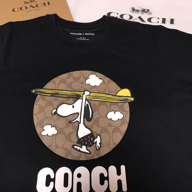 COACH(コーチ)のコーチ　スヌーピーコラボTシャツ　L （日本サイズX L） メンズのトップス(Tシャツ/カットソー(半袖/袖なし))の商品写真