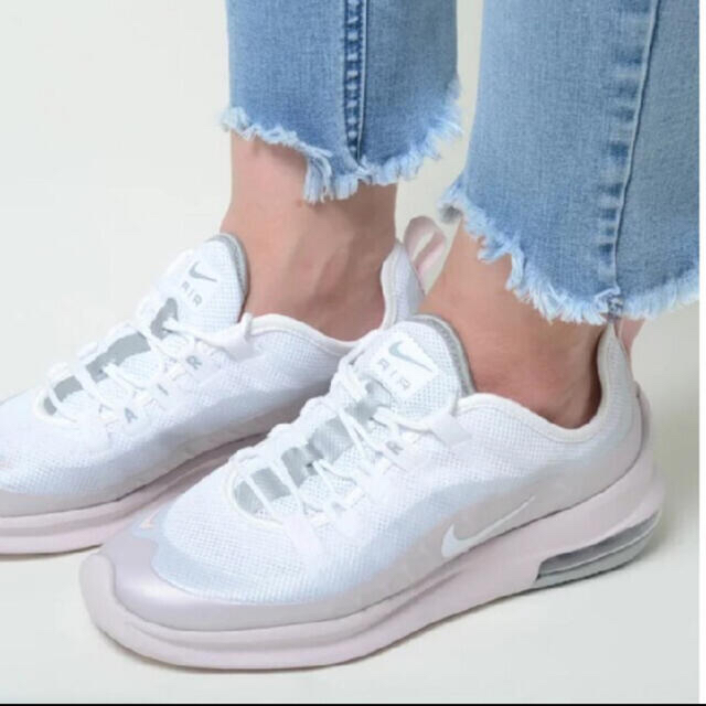 NIKE(ナイキ)のNIKE WMNS AIR MAX AXIS  エアマックス アクシス  レディースの靴/シューズ(スニーカー)の商品写真