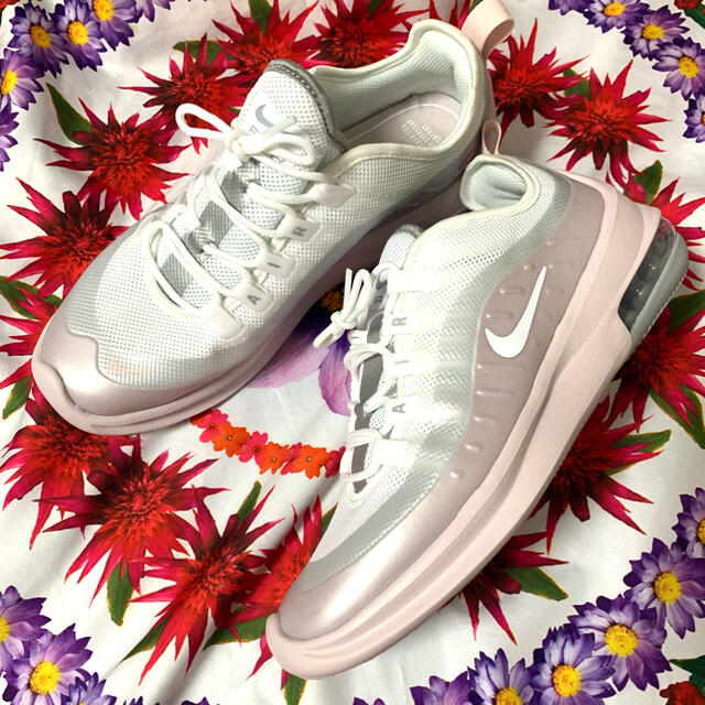 NIKE(ナイキ)のNIKE WMNS AIR MAX AXIS  エアマックス アクシス  レディースの靴/シューズ(スニーカー)の商品写真