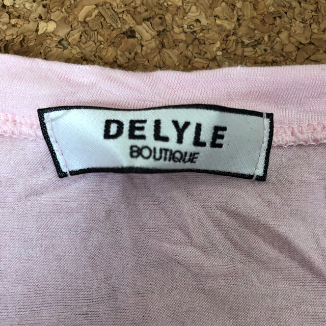 Delyle(デイライル)のDELYLE BOUTIQUE ピンクのUネックTシャツ レディースのトップス(Tシャツ(半袖/袖なし))の商品写真