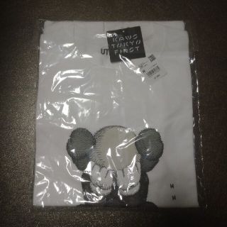 送料込み Mサイズ kaws tokyo first Tシャツ(Tシャツ/カットソー(半袖/袖なし))